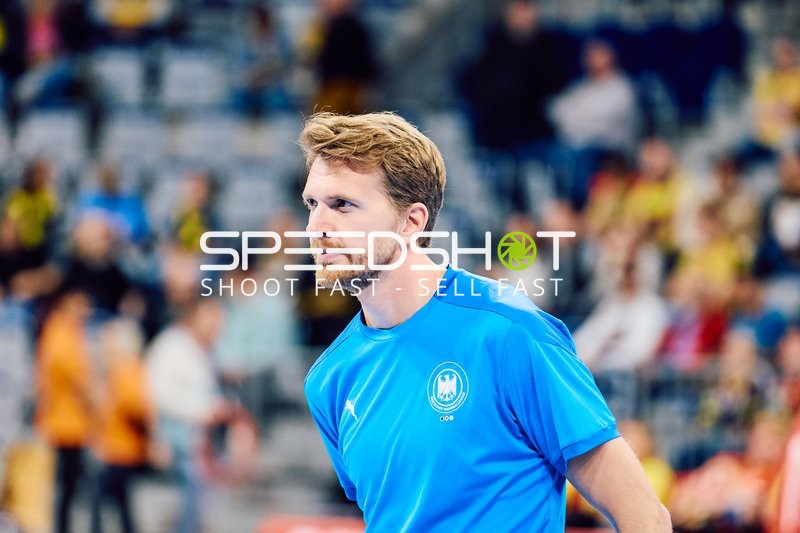 Ein Spieler des HSV Hamburg bereitet sich auf das Spiel vor.