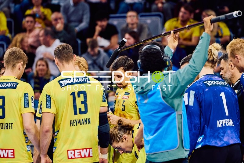 Team-Besprechung während einer Auszeit