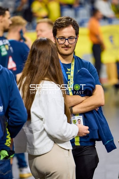 Gespräch nach dem Handballspiel