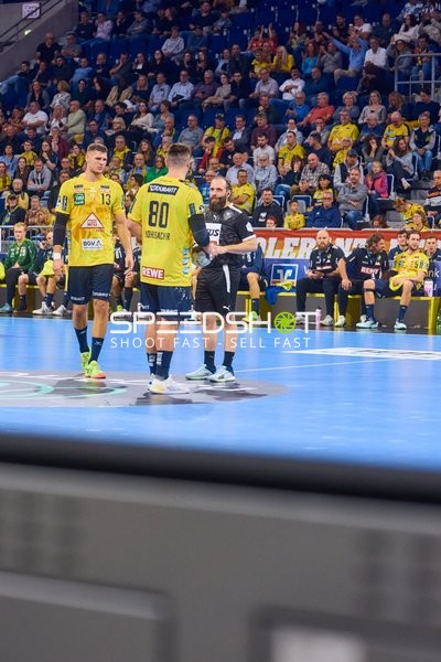 Diskussion mit dem Schiedsrichter