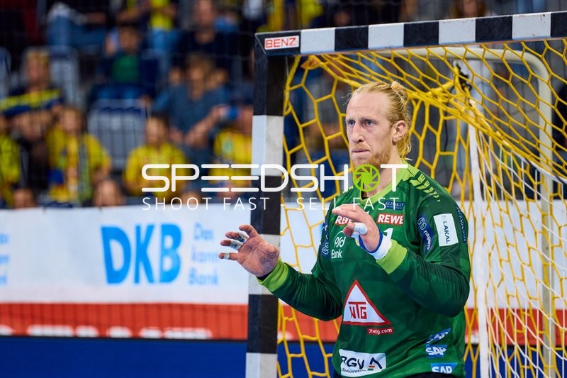 Torwart konzentriert sich auf bevorstehenden Angriff