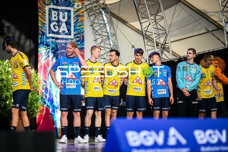 Mannschaftspräsentation bei der Saisoneröffnung.