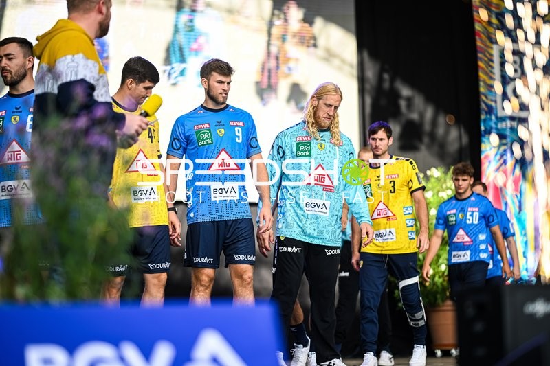 Mannschaftsvorstellung auf der Bühne