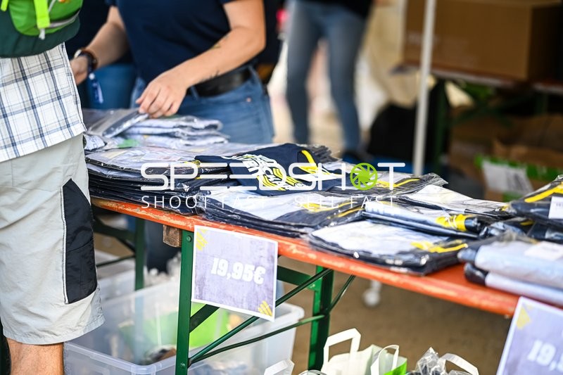 Verkauf von Fanartikeln