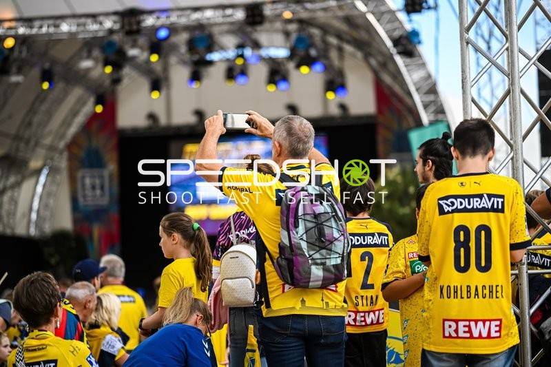 Zuschauer beim Saisoneröffnungsevent