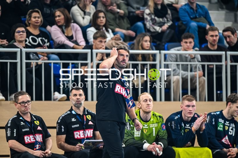 Team-Strategiebesprechung während des Spiels