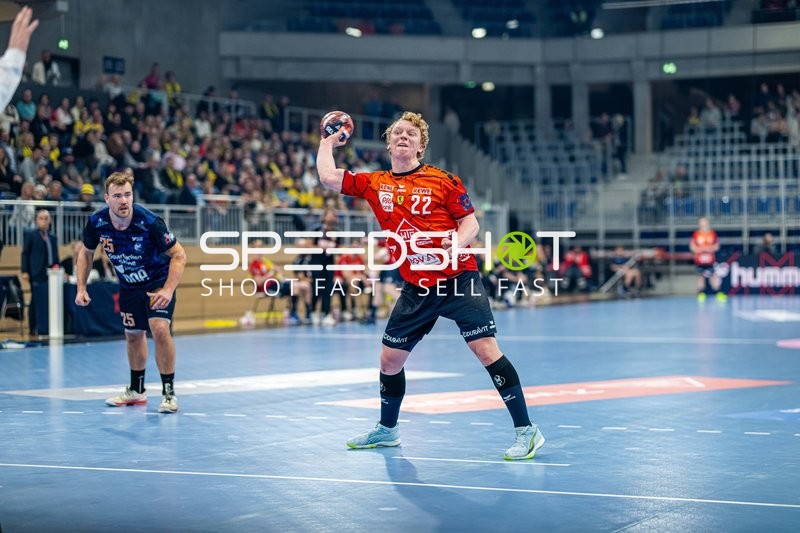 Spielszene mit Ballwurf