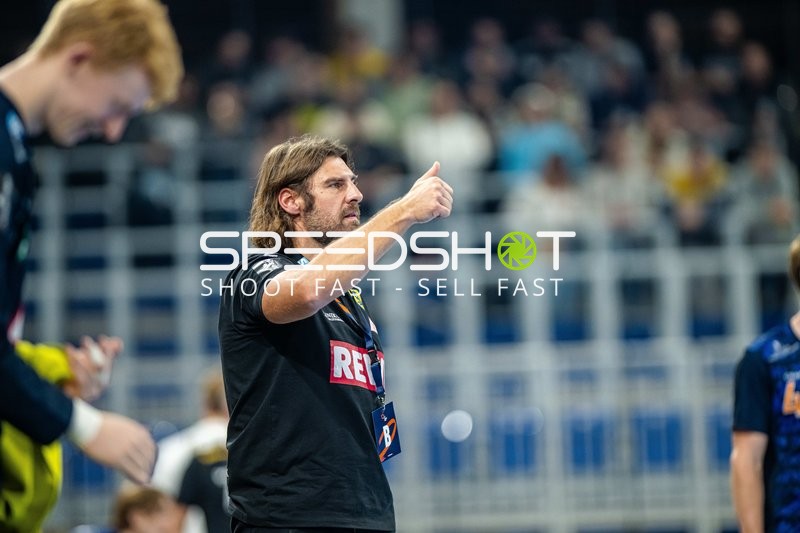 Trainer gibt Anweisungen