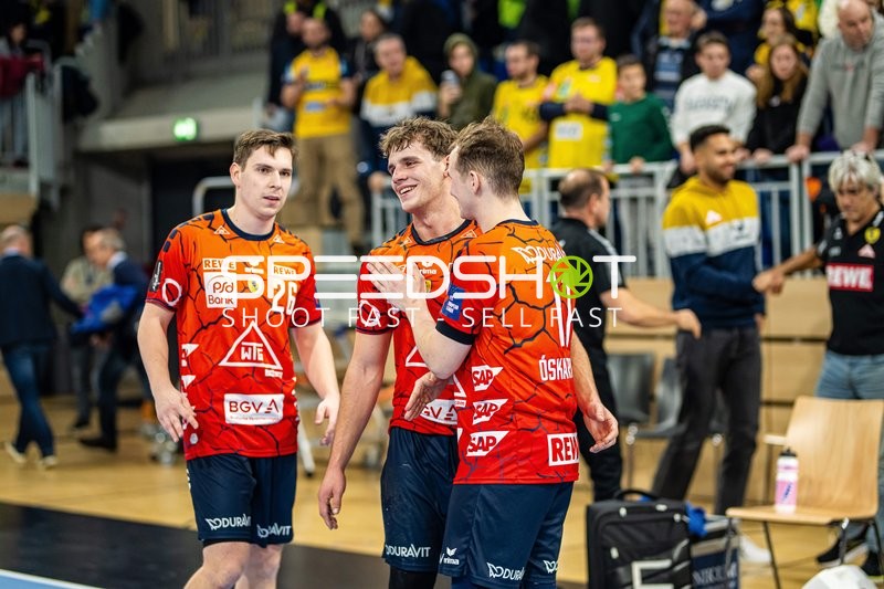 Spieler im Gespräch nach dem Spiel