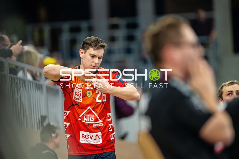 Spieler bereitet sich auf den Einsatz vor