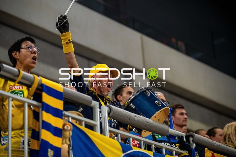 Fankurve mit begeisterten Zuschauern