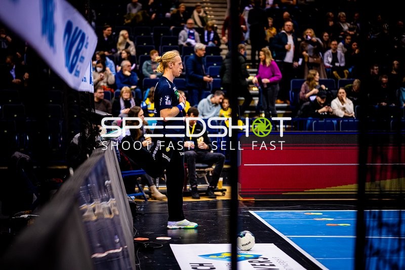 Warten während eines Handballspiels