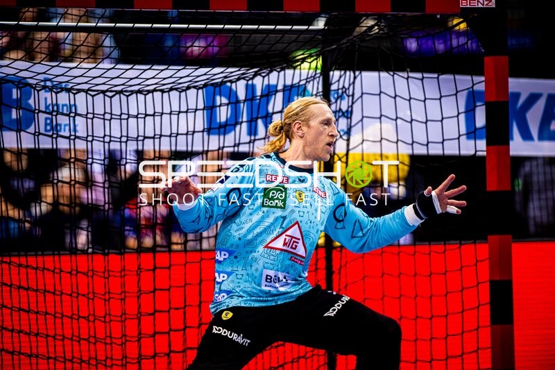 Torwart bereit zur Abwehr