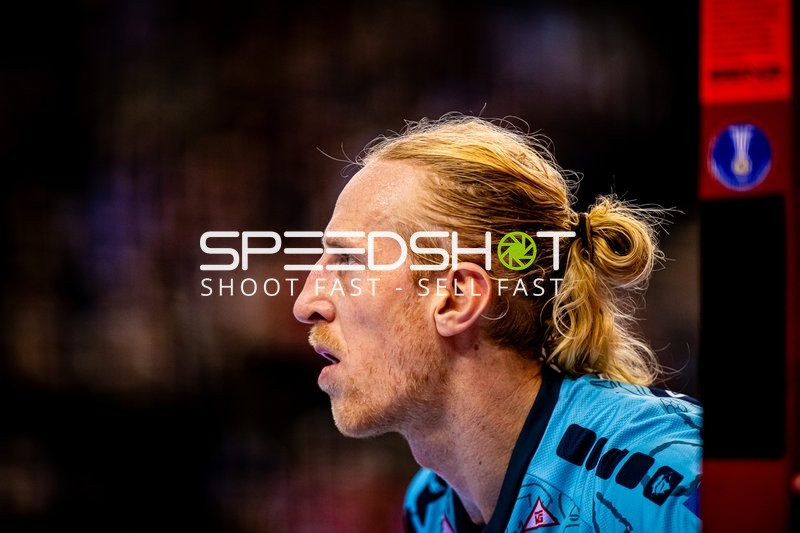 Ein Torwart konzentriert sich während eines Spiels.