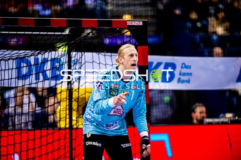 Torwart gibt Anweisungen