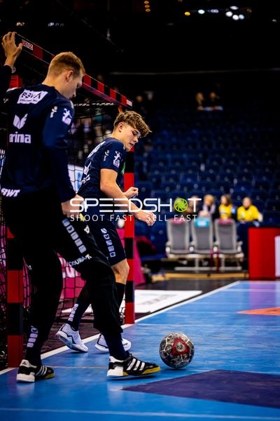 Spieler von Rhein-Neckar Löwen am Tor