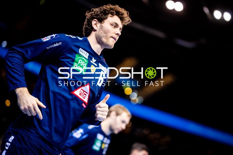 Ein Spieler wärmt sich auf