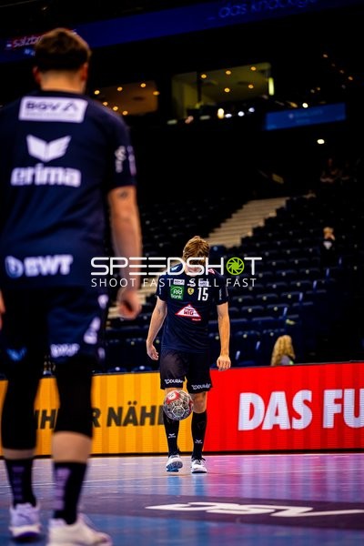 Spieler von Rhein Neckar Löwen bereitet sich auf den Wurf vor