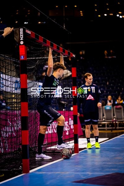 Spieler bereiten sich auf das Spiel vor