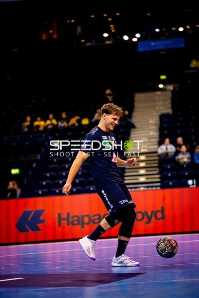 Spieler macht sich für das Spiel bereit