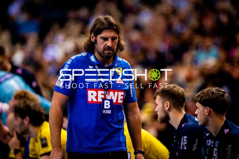 Trainer am Spielfeldrand