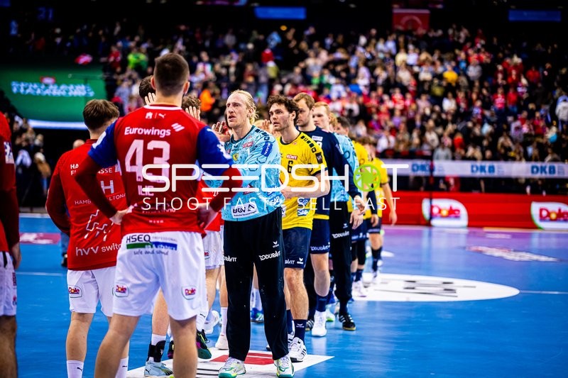 Handshake zwischen den Teams