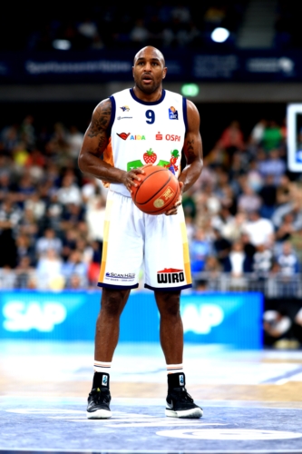 Freier Wurf von DeAndre Lansdowne (9; Rostock Seawolves)
