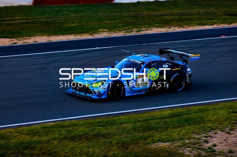 Fahrzeug auf der Rennstrecke