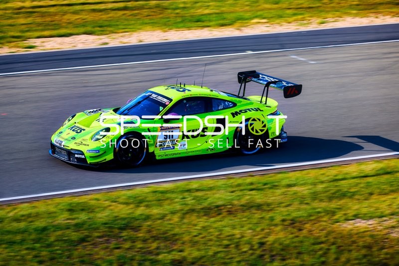 Fahrzeug auf der Rennstrecke