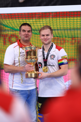 Pokalübergabe bei EuroHockey 2026