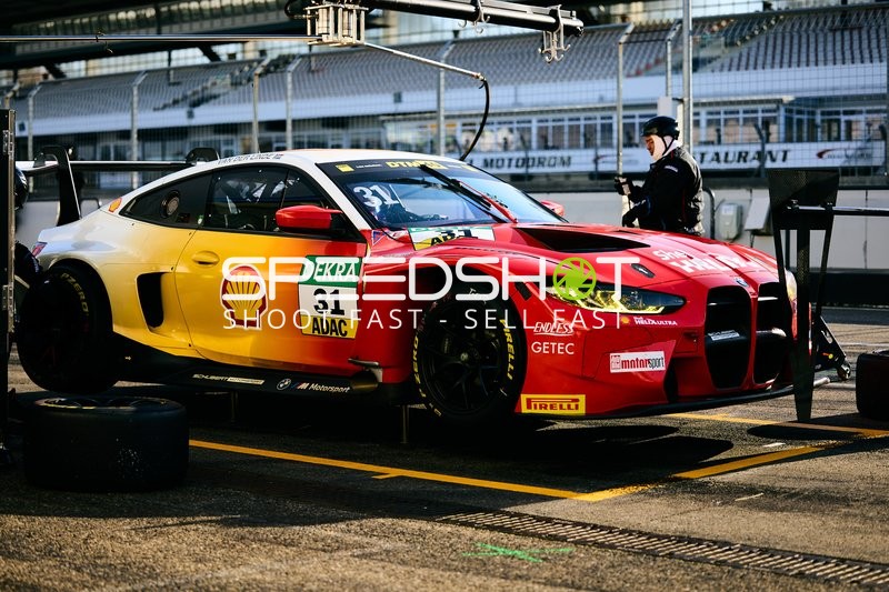 Auto in der Boxengasse