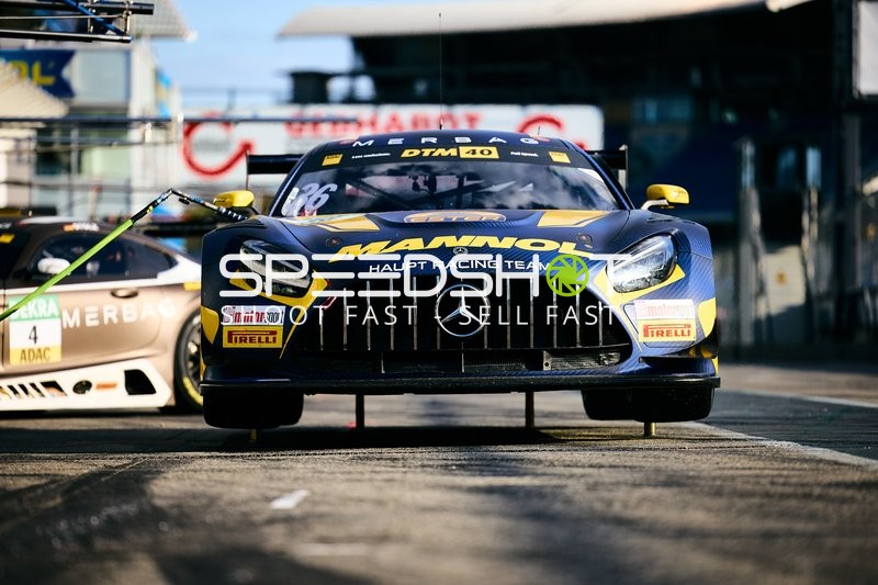 DTM-Testfahrzeug in der Boxengasse