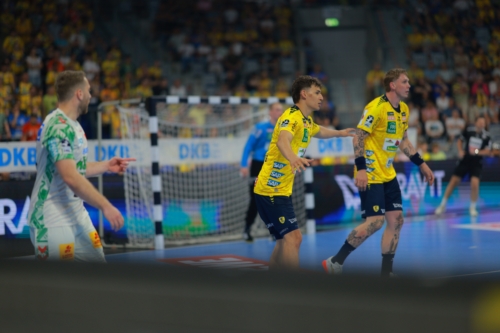 Edwin Aspenbäck (#78; Rhein Neckar Löwen) und Gino Steenaerts (#14) in Spielaktion