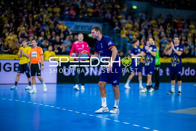 Ein Spieler der RNL Allstars bereitet sich auf einen Wurf vor.