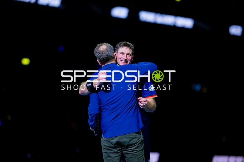 Umarmung auf dem Spielfeld