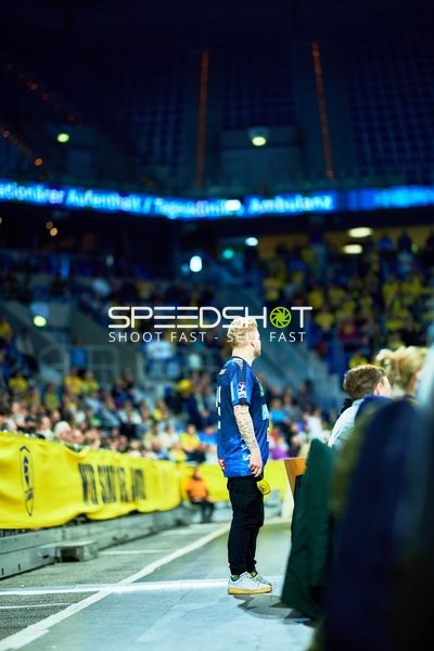 Person am Spielfeldrand