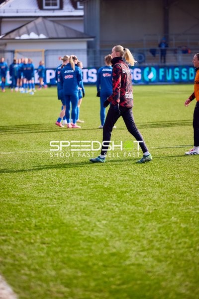 Spielerinnen beim Aufwärmen