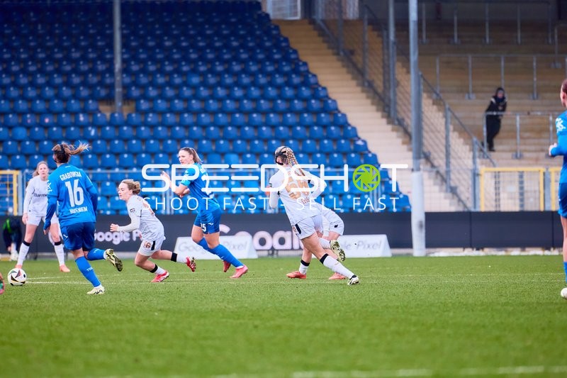 Spielszene im Mittelfeld