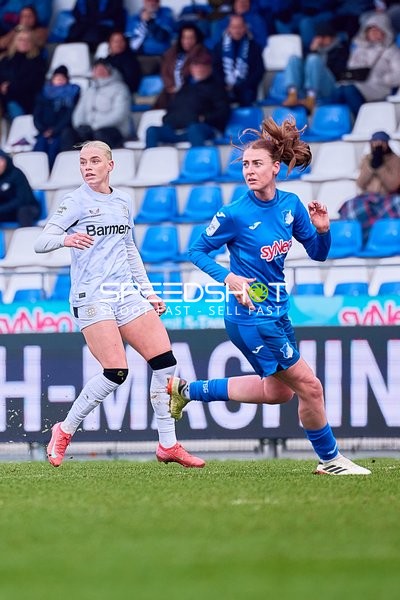 Zweikampf im Mittelfeld