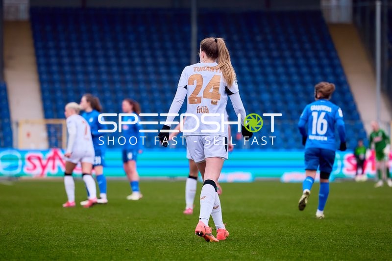 Spielerinnen im Spielgeschehen.