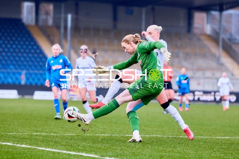 Torwart-Abwehraktion