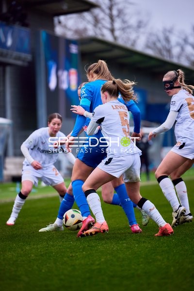 Zweikampf um den Ball