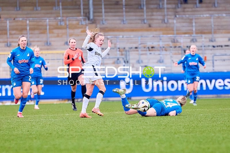 Zweikampf um den Ball