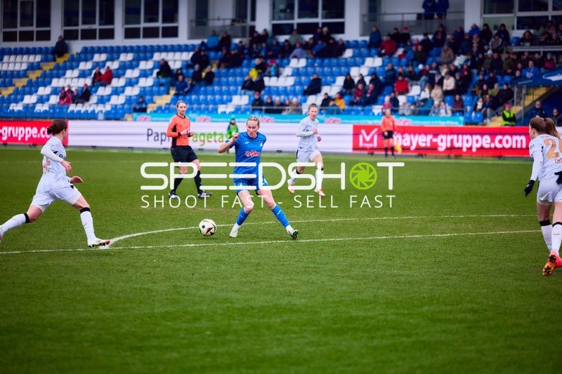 Passspiel im Mittelfeld