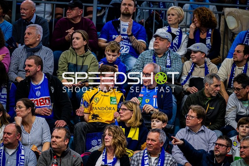 Zuschauer im Stadion