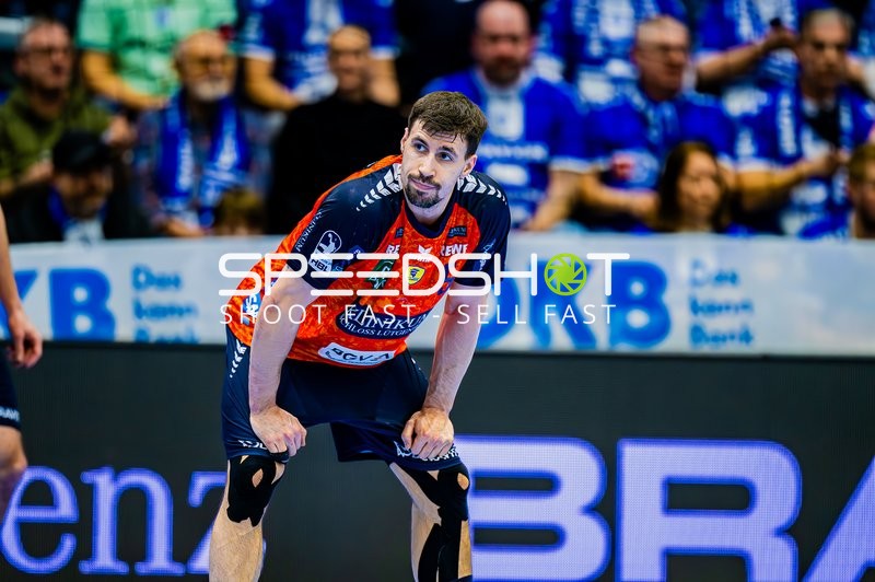 Spieler von Rhein Neckar Löwen fokussiert sich auf das Spiel.