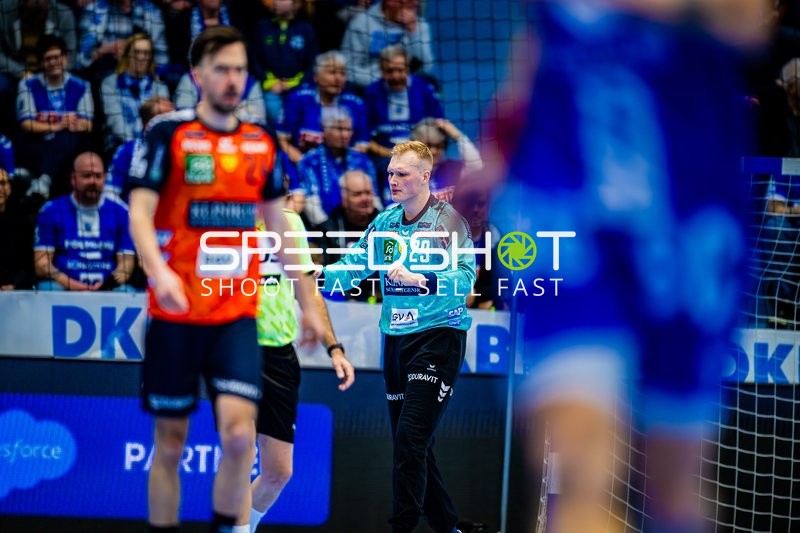 Spieler von Rhein Neckar Löwen in Aktion vor dem Tor