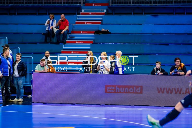 Zuschauer auf der Tribüne