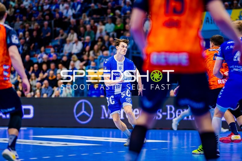 Miro Schluroff vom VfL Gummersbach beim Dribbling