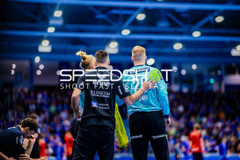 Torwart David Späth der Rhein-Neckar Löwen steht auf dem Spielfeld.